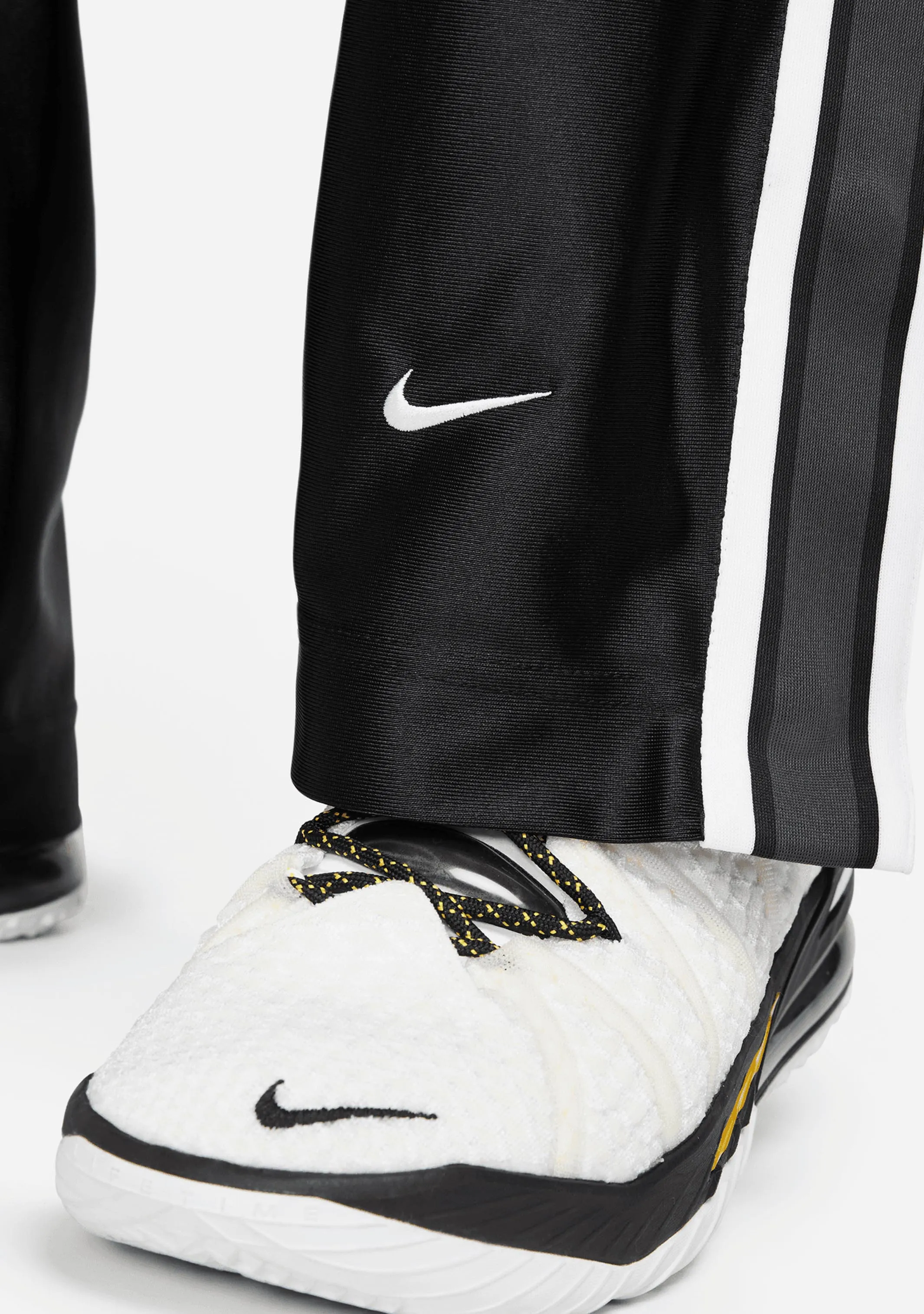 Nike Mens Circa Tearaway Basketball Pants <BR> DX0138 010